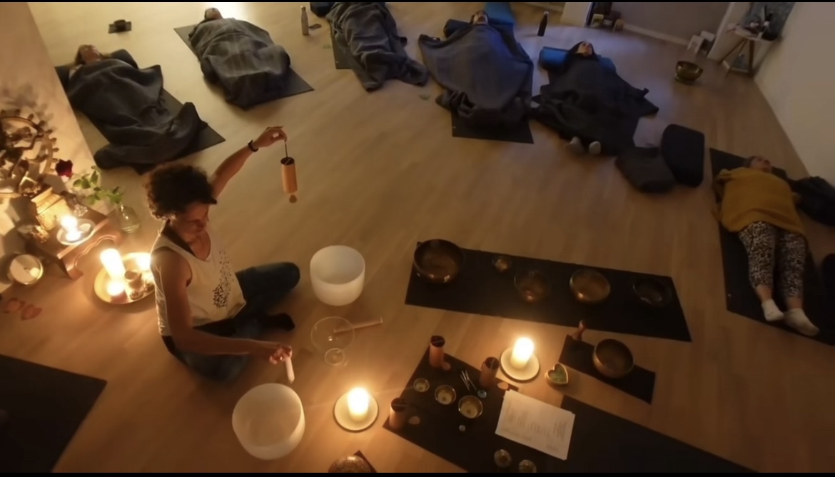 Atelier yin yoga, poésie et bain sonore – Gaëlle Nomad yoga