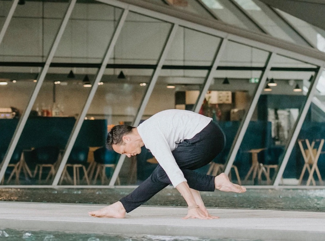 Formation de vinyasa yoga 50h avec Julien Levy