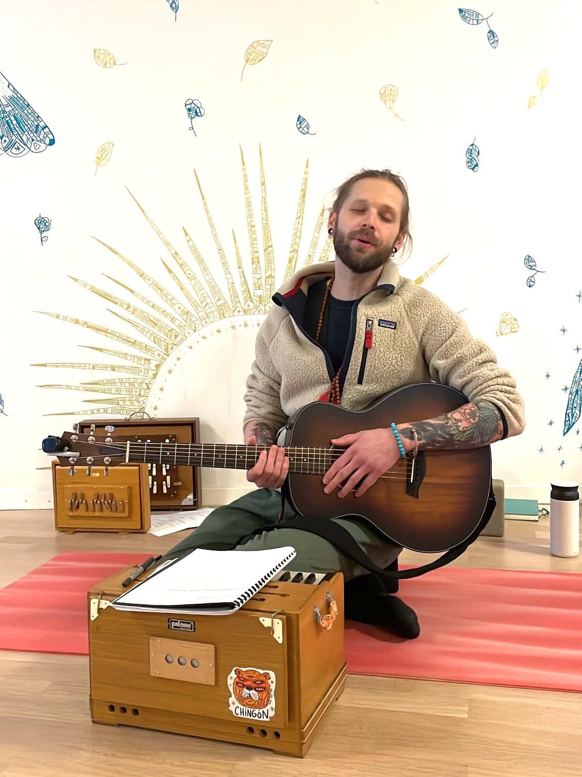 Kirtan : cercle de chant de mantra avec Karim